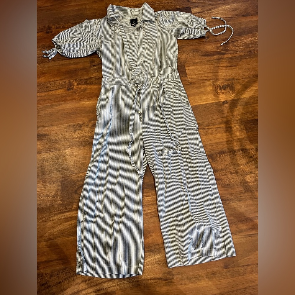 Adorable summer jumpsuit - elegant - zipper broken